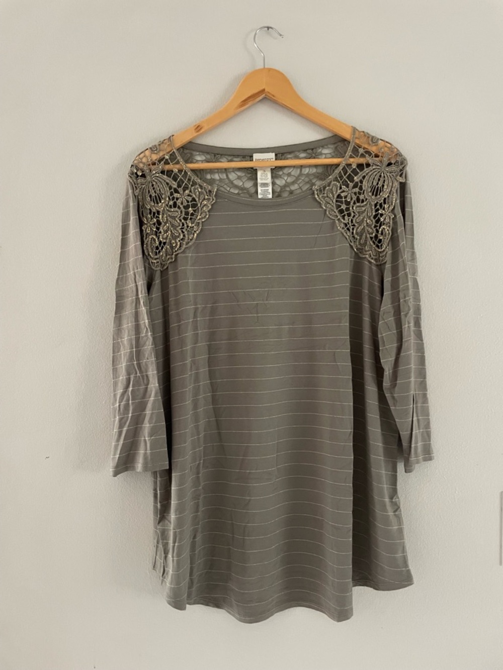 Zenergy by Chico's Green & Gold Striped 3/4 Sleeve Blouse